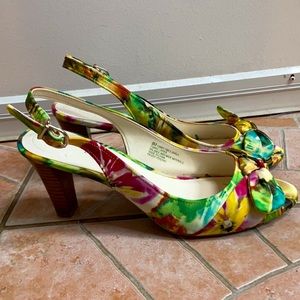 Women’s floral print sandals